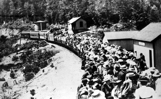 Picnic Train 1910